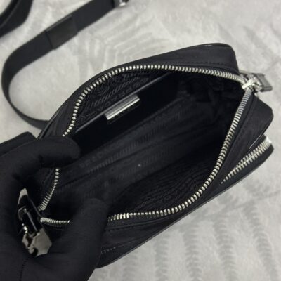 Prada 精品仿製單肩包 2VH172 光皮配布Re-Nylon 百搭多袋設計 新品時尚實用