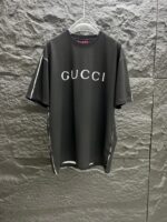 GUCCI 頂級原單黑色白邊噴色圓領短袖T恤 厚實針織棉 2025春夏新品