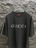 GUCCI 頂級原單黑色白邊噴色圓領短袖T恤 厚實針織棉 2025春夏新品