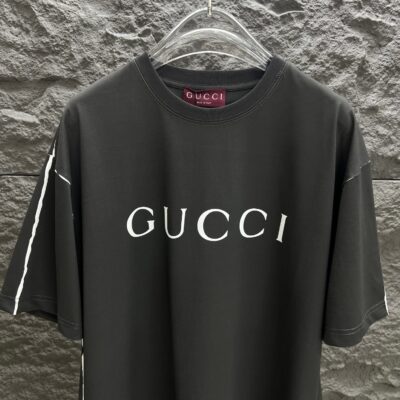 GUCCI 頂級原單黑色白邊噴色圓領短袖T恤 厚實針織棉 2025春夏新品