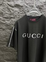 GUCCI 頂級原單黑色白邊噴色圓領短袖T恤 厚實針織棉 2025春夏新品