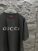 GUCCI 頂級原單黑色白邊噴色圓領短袖T恤 厚實針織棉 2025春夏新品