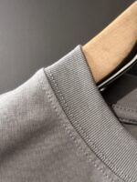 GUCCI 原單灰色蠟染短袖T恤 重磅雙紗工藝 2025春夏百搭休閒風格