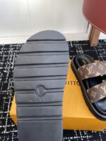 LV 25SS情侶款面包拖鞋｜真羽絨填充・老花設計・頂級原單