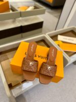 LV 2025高跟拖鞋｜頂級原單高仿・小羊皮電繡・5.5CM跟高時尚優雅