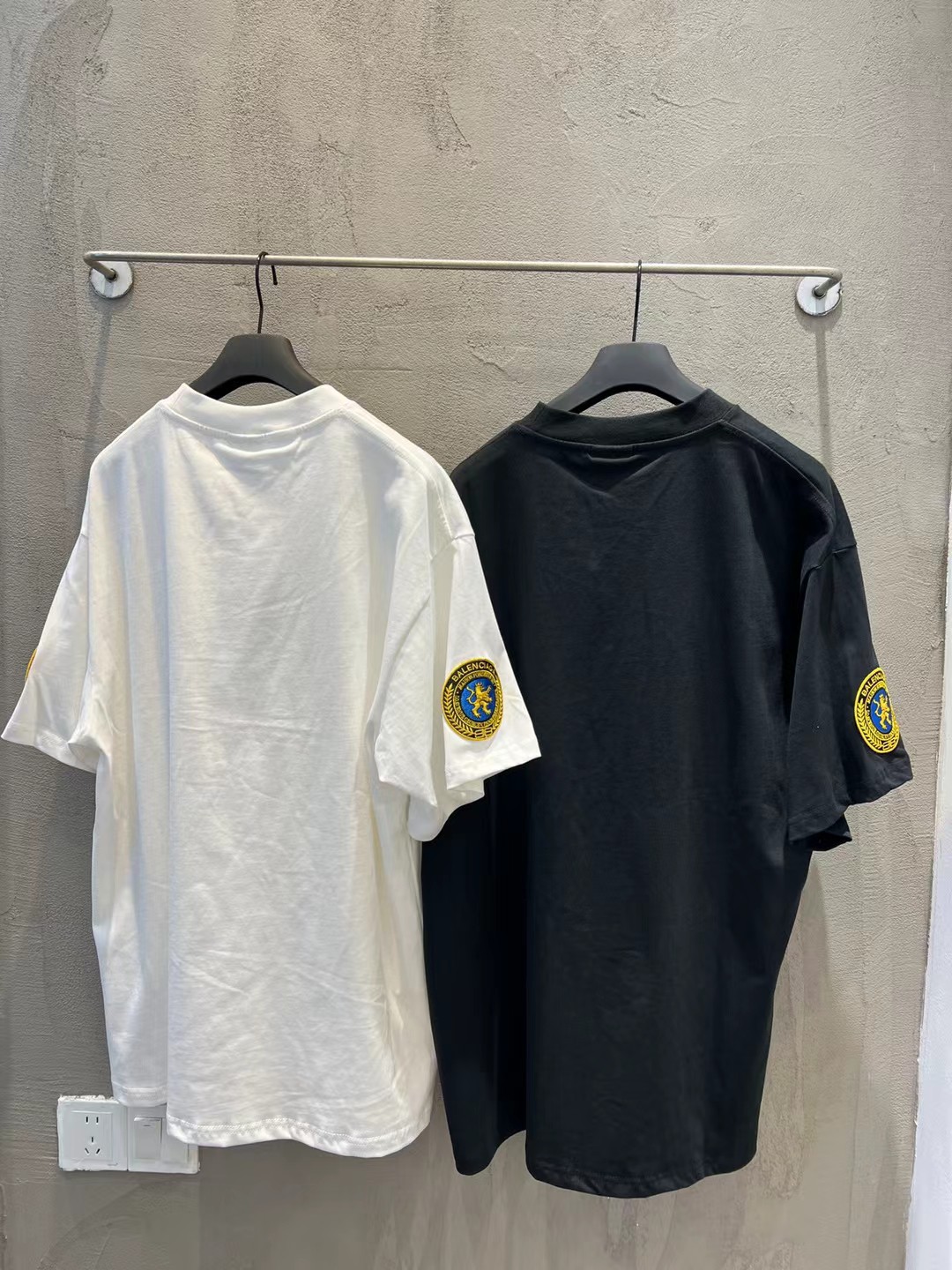 巴黎世家頂級原單刺繡字母徽章短袖T恤黑白經典百搭2025新品