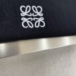 LOEW FW25新款纯色胸前小标Logo刺绣圆领长袖T恤 宽松舒适百搭