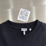 LOEW FW25新款纯色胸前小标Logo刺绣圆领长袖T恤 宽松舒适百搭