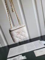 CHANEL高仿白色手工坊珐瑯雙C調節扣Mini盒子包 化妝包 精緻新品