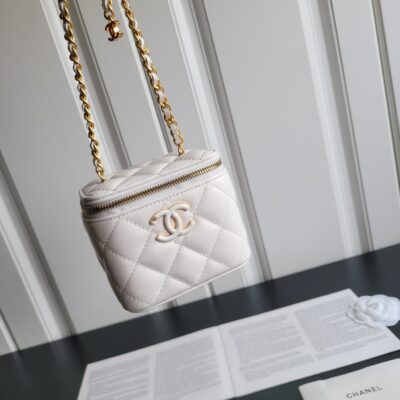 CHANEL高仿白色手工坊珐瑯雙C調節扣Mini盒子包 化妝包 精緻新品