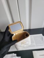 CHANEL高仿白色手工坊珐瑯雙C調節扣Mini盒子包 化妝包 精緻新品