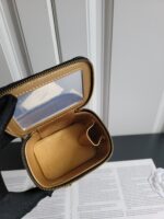 CHANEL高仿手工坊珐瑯雙C調節扣Mini盒子包 化妝包 經典精緻新品