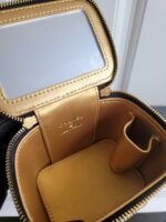 CHANEL高仿手工坊珐瑯雙C調節扣Mini盒子包 化妝包 經典精緻新品