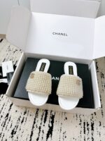 Chanel原單25A夏季珍珠拖鞋雙C扣義大利真皮百搭優雅2025新品
