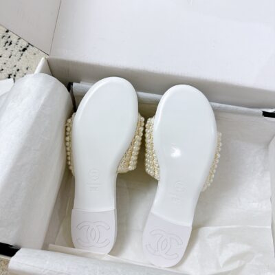 Chanel原單25A夏季珍珠拖鞋雙C扣義大利真皮百搭優雅2025新品