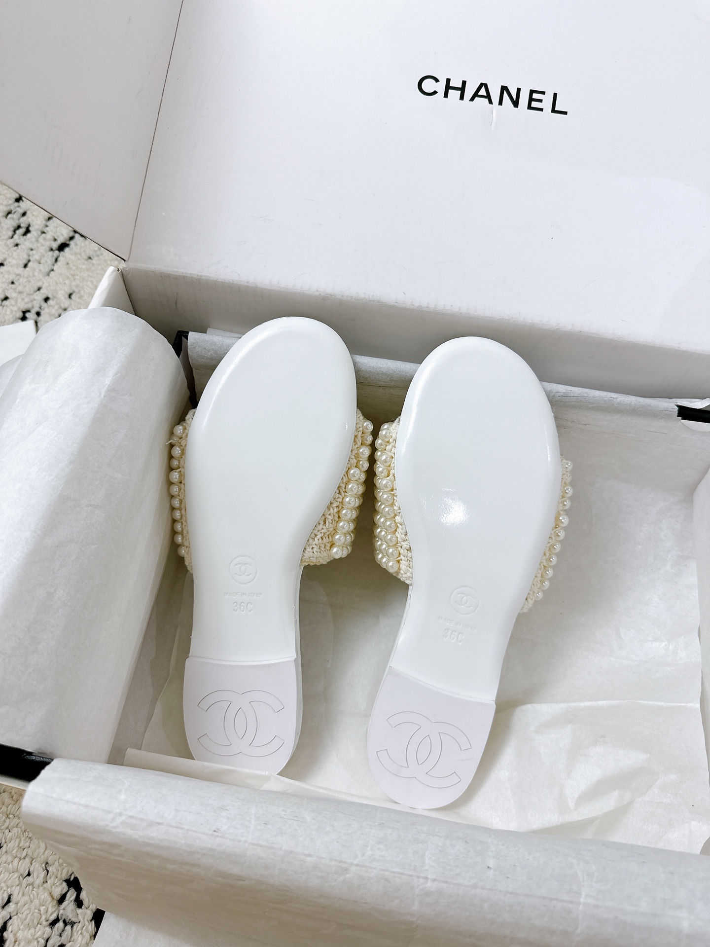 Chanel原單25A夏季珍珠拖鞋雙C扣義大利真皮百搭優雅2025新品