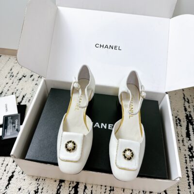 Chanel一比一25A夏季包頭中空拖涼鞋山茶花鑽扣百搭優雅2025新品