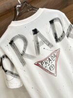 Prada高仿春季新款白色圓領短袖T恤休閒寬版時尚歐版