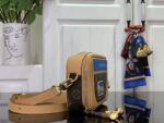 LV 路易威登 一比一 BALADEUR M14062 手機包 手袋 牛皮革拼Monogram帆布 復古設計