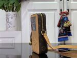 LV 路易威登 A貨 M14063 MUSIC PLAYER WEARABLE WALLET 手袋 牛皮革拼Monogram帆布