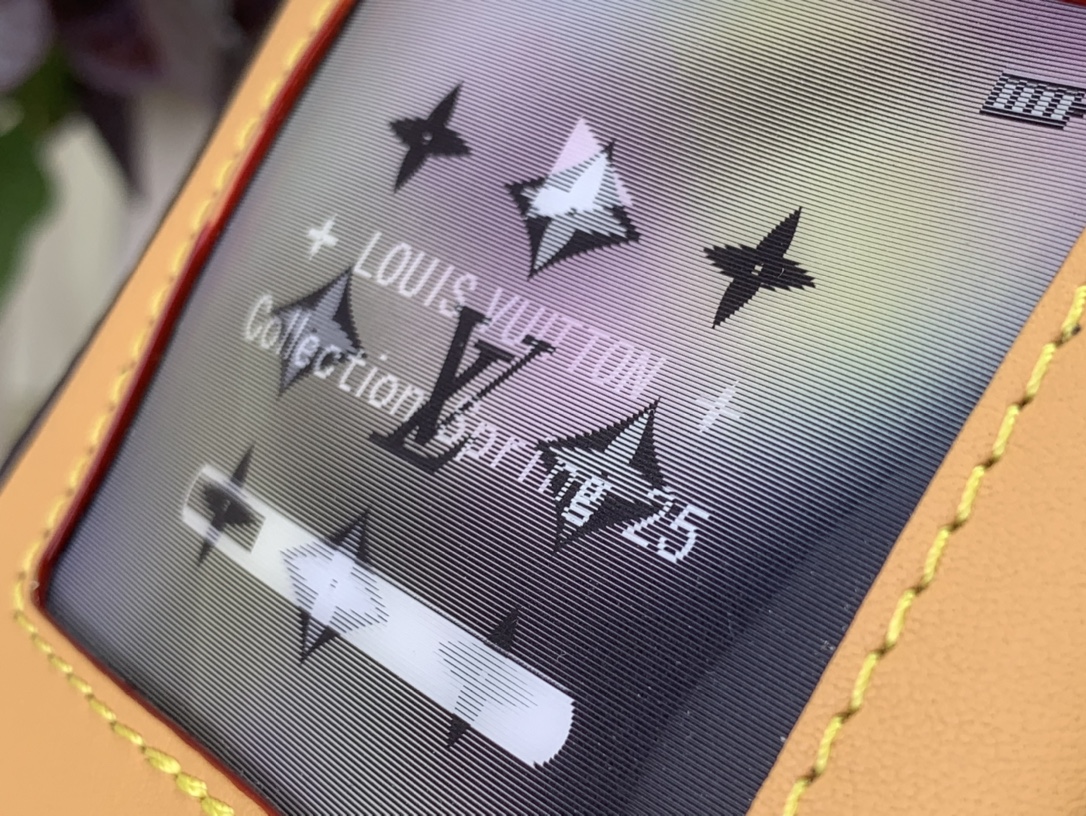 LV 路易威登 A貨 M14063 MUSIC PLAYER WEARABLE WALLET 手袋 牛皮革拼Monogram帆布