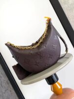 LV高仿Loop Hobo手袋半月造型柔軟牛皮潮流百搭2025新品