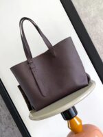 LV原單Low Key Cabas中號手袋棕色粒面牛皮優雅通勤2025新品