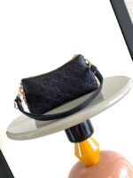 LV一比一Liv Pochette手袋M83301 Monogram帆布鏈條雙肩帶雙拉鍊2025新品