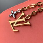 LV一比一Pochette LV Bloom玫紅色小牛皮時尚百搭M25525