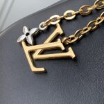 LV精品仿製Pochette LV Bloom黑色小牛皮時尚經典百搭M25525