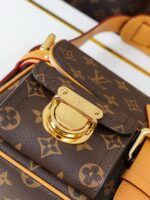 LV精品仿製M40027老花曼哈頓單肩包中古經典鉚釘設計2025百搭風格