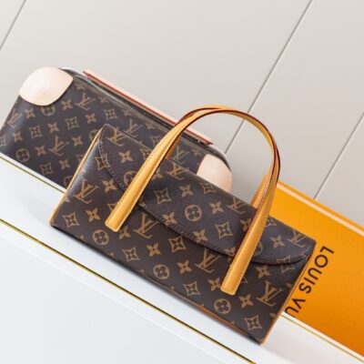 LV高仿M51902老花中古法棍手袋紅絨內裡磁扣設計2025法式優雅推薦