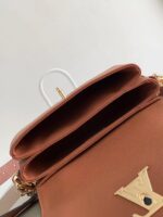 LV一比一M22735 Oxford手袋粒面皮革鏈條設計多用背法新品