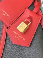 LV高仿M13668馬卡龍藍2025秋冬系列大號手袋 Keepall靈感優雅旅行包