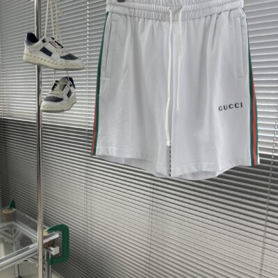 Gucci精品仿製25SS新款休閒短褲 經典紅綠織帶 舒適抽繩設計