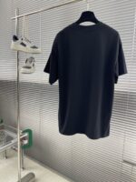 GUCCI 精品仿製25SS新款黑色圓領T恤 胸口印花字母 義式簡約休閒