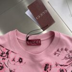 Gucci高仿25SS早秋棉質印花網眼短袖落肩T恤 時尚舒適