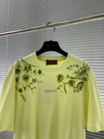 Gucci一比一淡黄色25SS早秋棉质印花网眼短袖落肩T恤 时尚透气