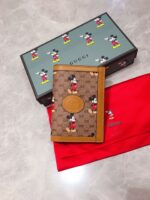 Gucci x Disney 602538 米奇聯名護照夾 原工廠豬紋牛皮 滾邊設計