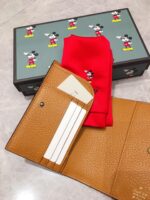 Gucci x Disney 602538 米奇聯名護照夾 原工廠豬紋牛皮 滾邊設計