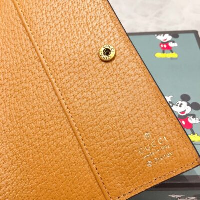 Gucci x Disney 602538 米奇聯名護照夾 原工廠豬紋牛皮 滾邊設計