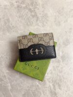 Gucci高仿男士小卡包GG Supreme帆布互扣雙G標識時尚配飾701425