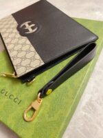 Gucci 一比一 男士手包 GG Supreme帆布 镂空互扣式双G细节