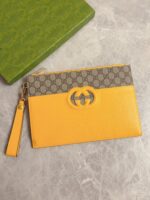 Gucci 精品仿製 男士手包 GG Supreme帆布 鏤空互扣式雙G細節 723320