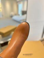 Burberryy博柏利一比一仿版經典格紋長靴焦糖色