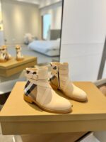 Burberry博柏利高仿格紋靴2023經典知性復古英倫風