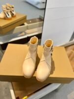 Burberry博柏利高仿格紋靴2023經典知性復古英倫風