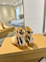 Burberry博柏利高仿格紋靴2023經典知性復古英倫風