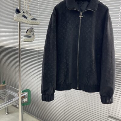 路易威登高仿25SS麂皮立領夾克 老花壓紋 精品復刻