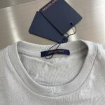 LV 高仿 灰色 25SS MONOGRAM 錦綸嵌飾T恤 男女同款